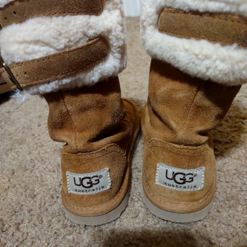 UGG Australia 11c Aleyah Sheepskin Suede Boots